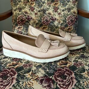 Pale pink loafer